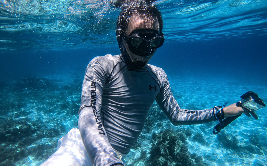 family-snorkeling-kids