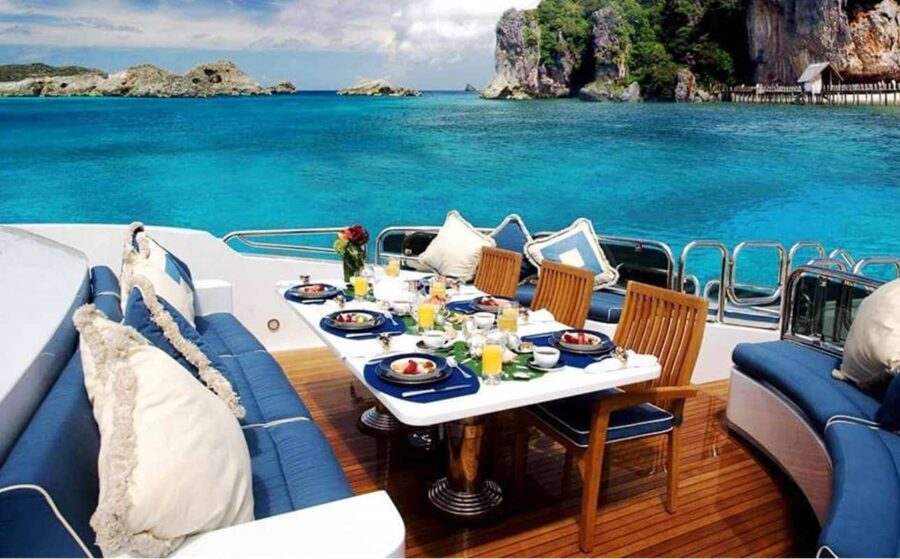 lunch_on_yachtmed